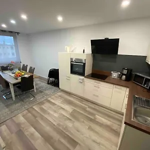 Sued- 5 Zimmer_15 Personen _ Komplett_eingerichtet Apartment Hamburg